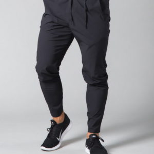 Motion Jogger de tejido liviano con ajuste cónico de cintura alta.